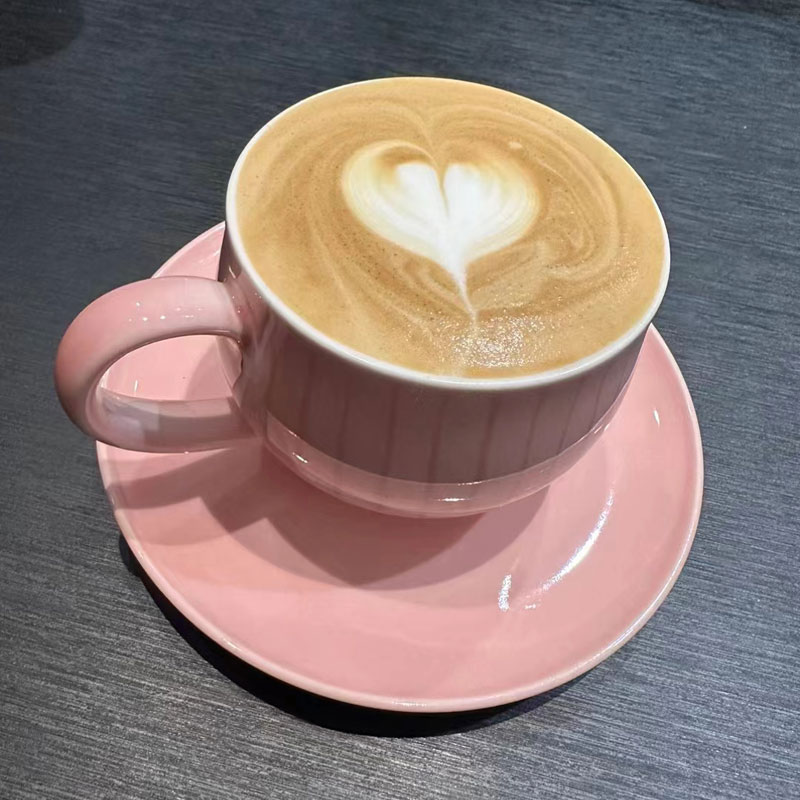 Zašto krema za kafu bez mlijeka postaje preferirani izbor za ljubitelje kafe širom svijeta?
